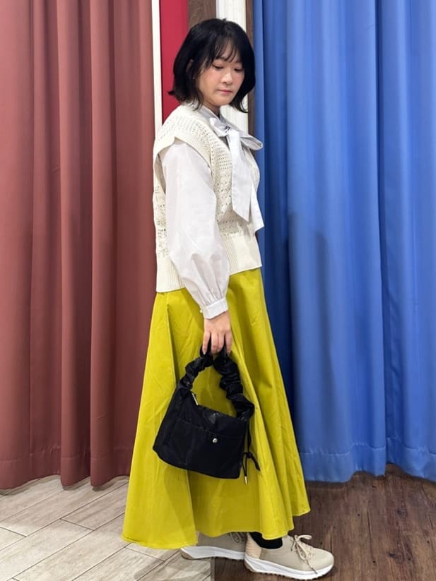 Meeさんの「SHOO･LA･RUE｜◆洗えるサッと履けるニットスニーカー」を使ったコーディネート