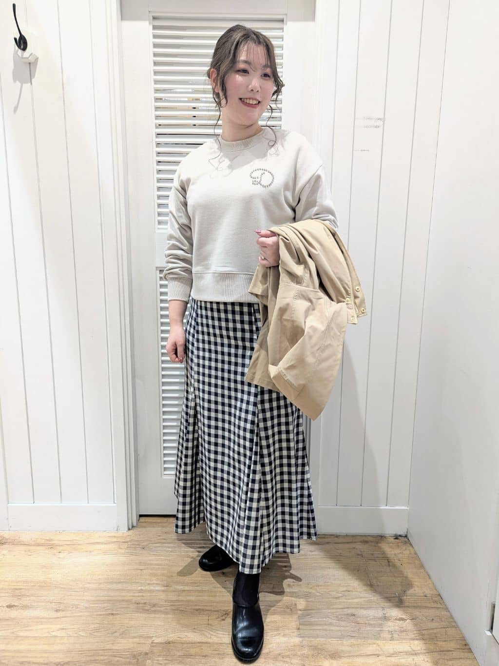 ayakaさんの「Dessin｜◆【洗える】スタッズDマーク付きクロップド丈スウェット」を使ったコーディネート