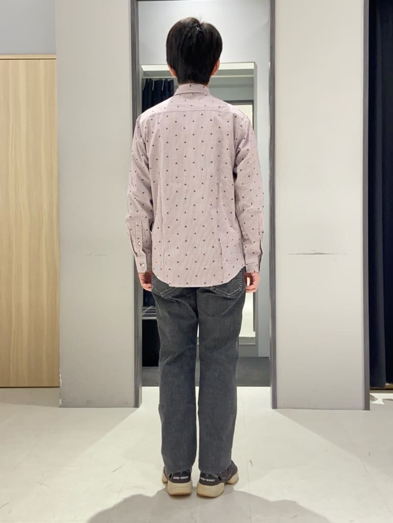 わいずみさんの「TAKEO KIKUCHI｜ハットモチーフ ジャカード ストライプ シャツ」を使ったコーディネート