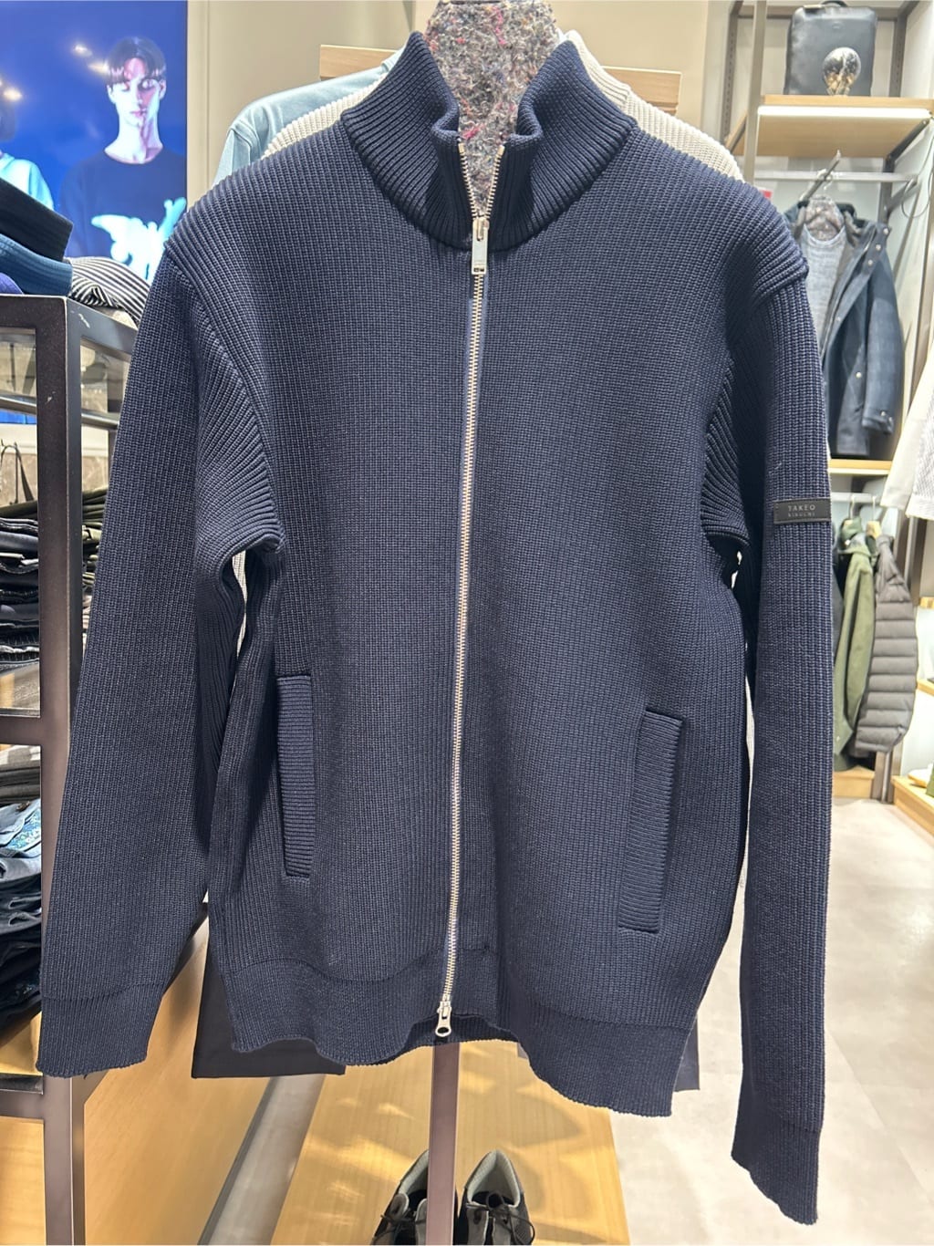 SHOSEIさんの「TAKEO KIKUCHI｜【ウールカシミヤブレンド】ビーバー調 スタンドカラー コート」を使ったコーディネート