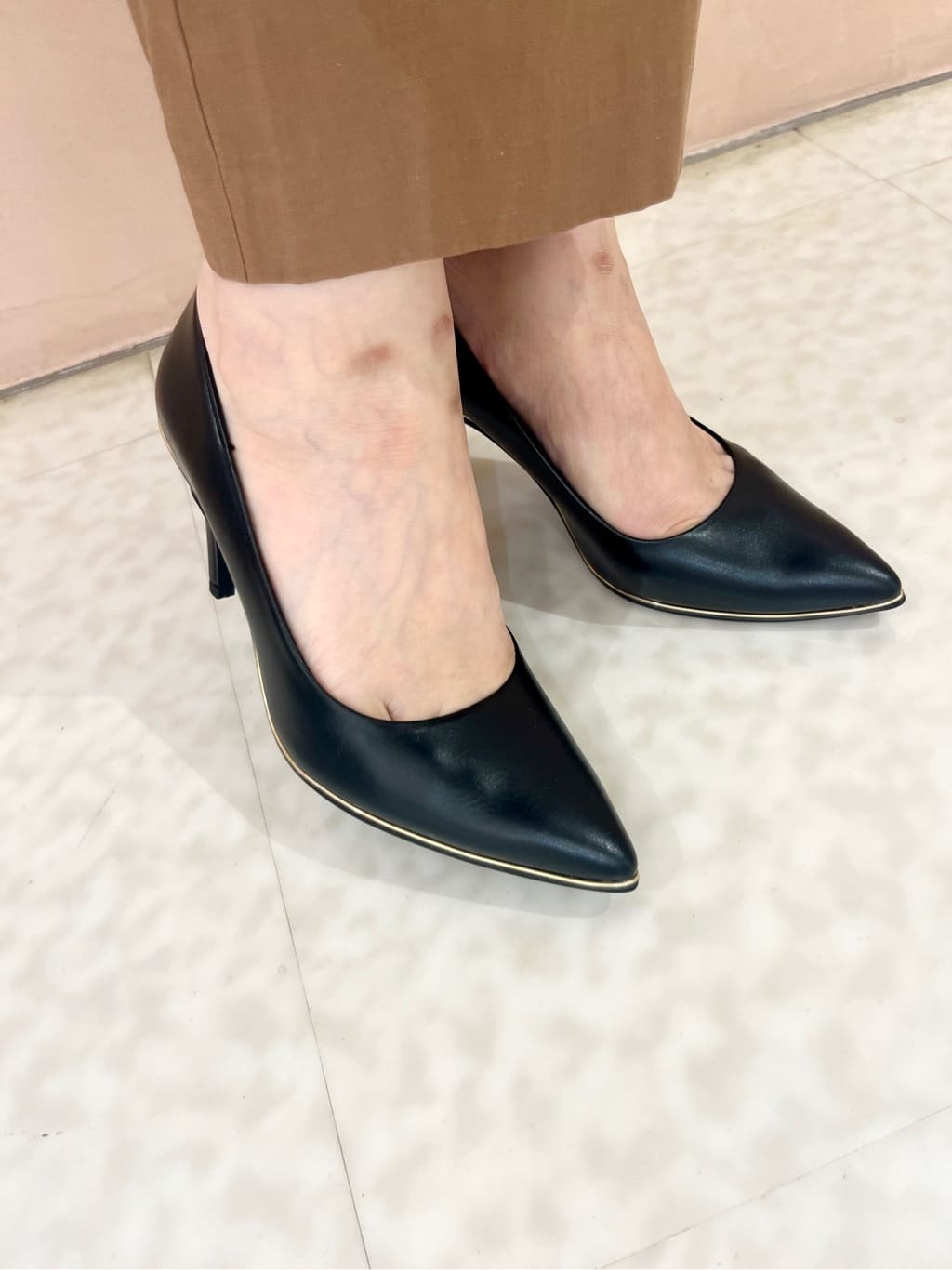 Oさんの「ESPERANZA｜【レイン対応/12時間パンプス】約8.5cm　歩きやすくて疲れにくい」を使ったコーディネート