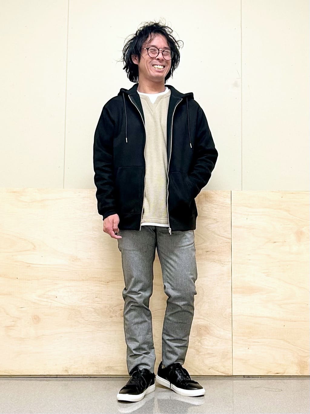 KENJI Iさんの「THE SHOP TK｜【オールシーズン穿ける！】7DAYSストレッチへリンボンパンツ　ON&hArr;OFF兼用」を使ったコーディネート