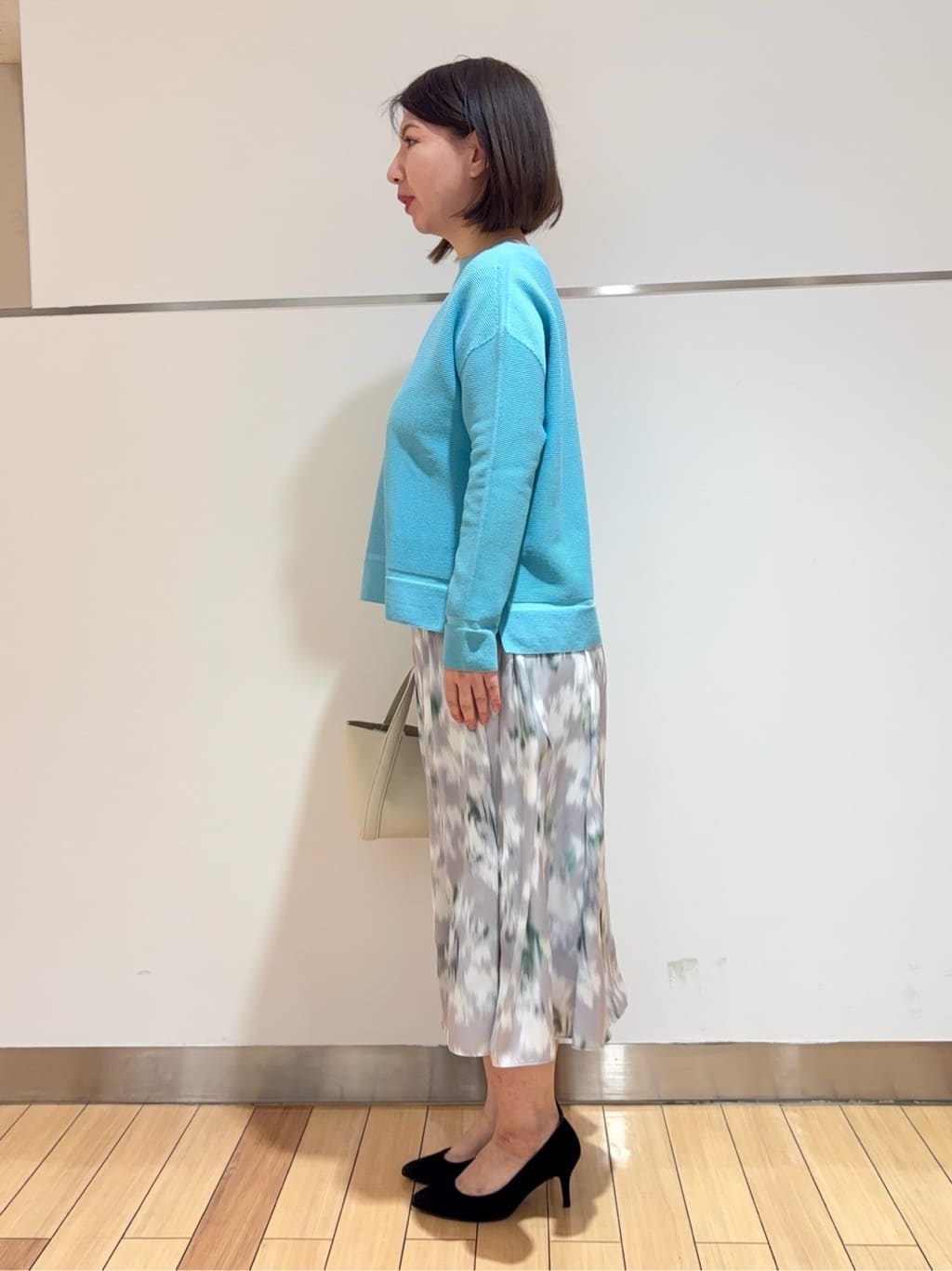 MIKIKOさんの「UNTITLED｜◆【後ろウエストゴム/花柄】ぼかしフラワー プリントスカート」を使ったコーディネート