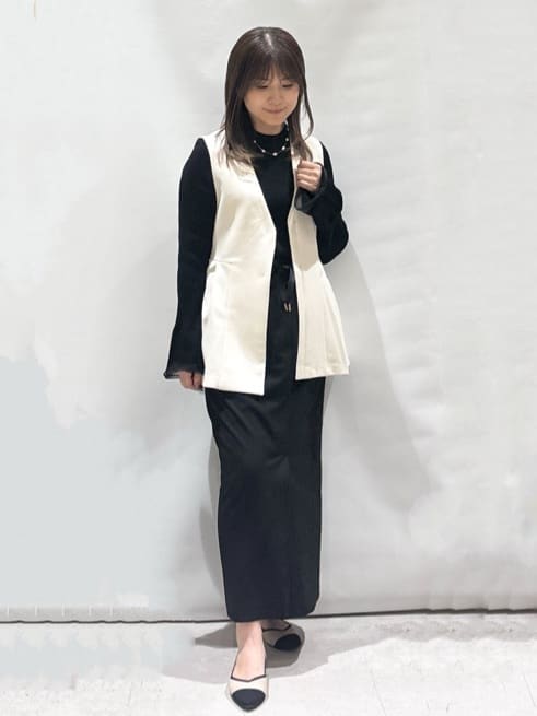 まみさんの「OPAQUE.CLIP｜◆《通勤対応／セットアップ対応》ペプラムジレ【洗濯機洗い可】」を使ったコーディネート