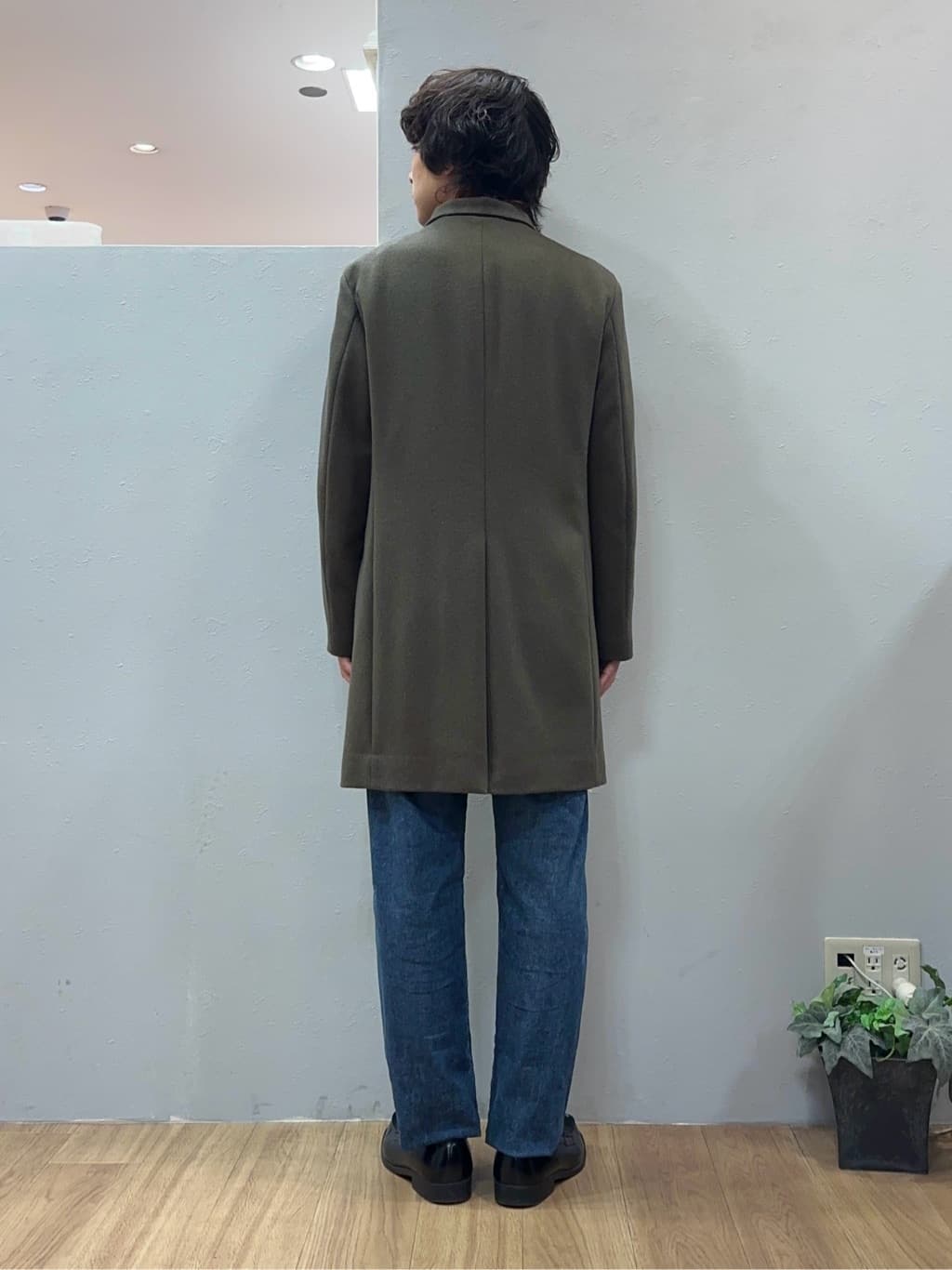Uさんの「TAKEO KIKUCHI｜【ウールカシミヤブレンド】ビーバー調 スタンドカラー コート」を使ったコーディネート