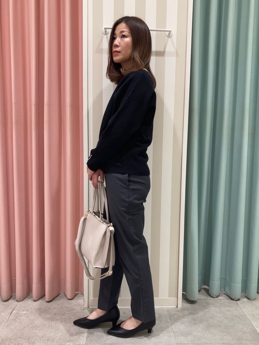 𝐂𝐡𝐢𝐢 &hearts;(ちー)さんの「SHOO･LA･RUE｜◆【通勤/セレモニー】Vカットデザインで足が美しく見える ベーシック5cmパンプス」を使ったコーディネート