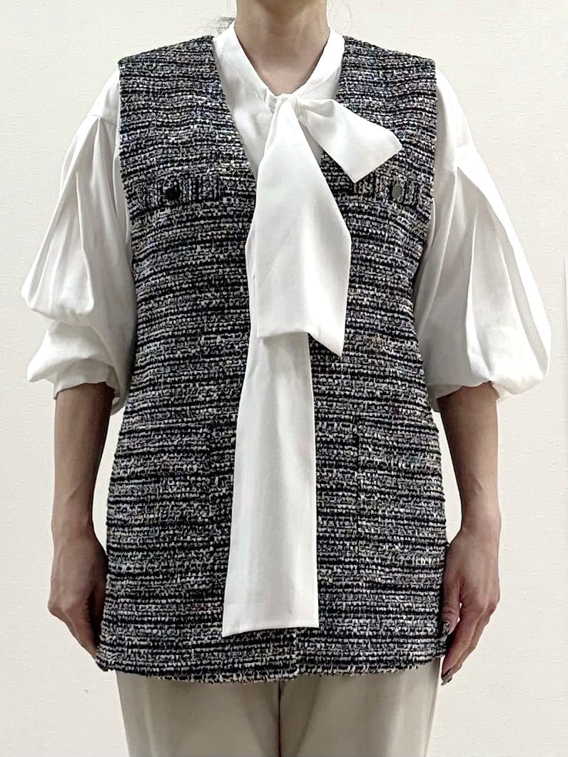 Wakaさんの「INDIVI｜◆【2点セット／UVケア】ツイードジレ＆ボウタイブラウス カセット服」を使ったコーディネート