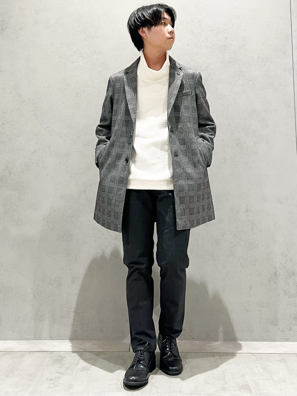 SHI-MAさんの「THE SHOP TK｜【オールシーズン穿ける！】7DAYSストレッチへリンボンパンツ　ON&hArr;OFF兼用」を使ったコーディネート