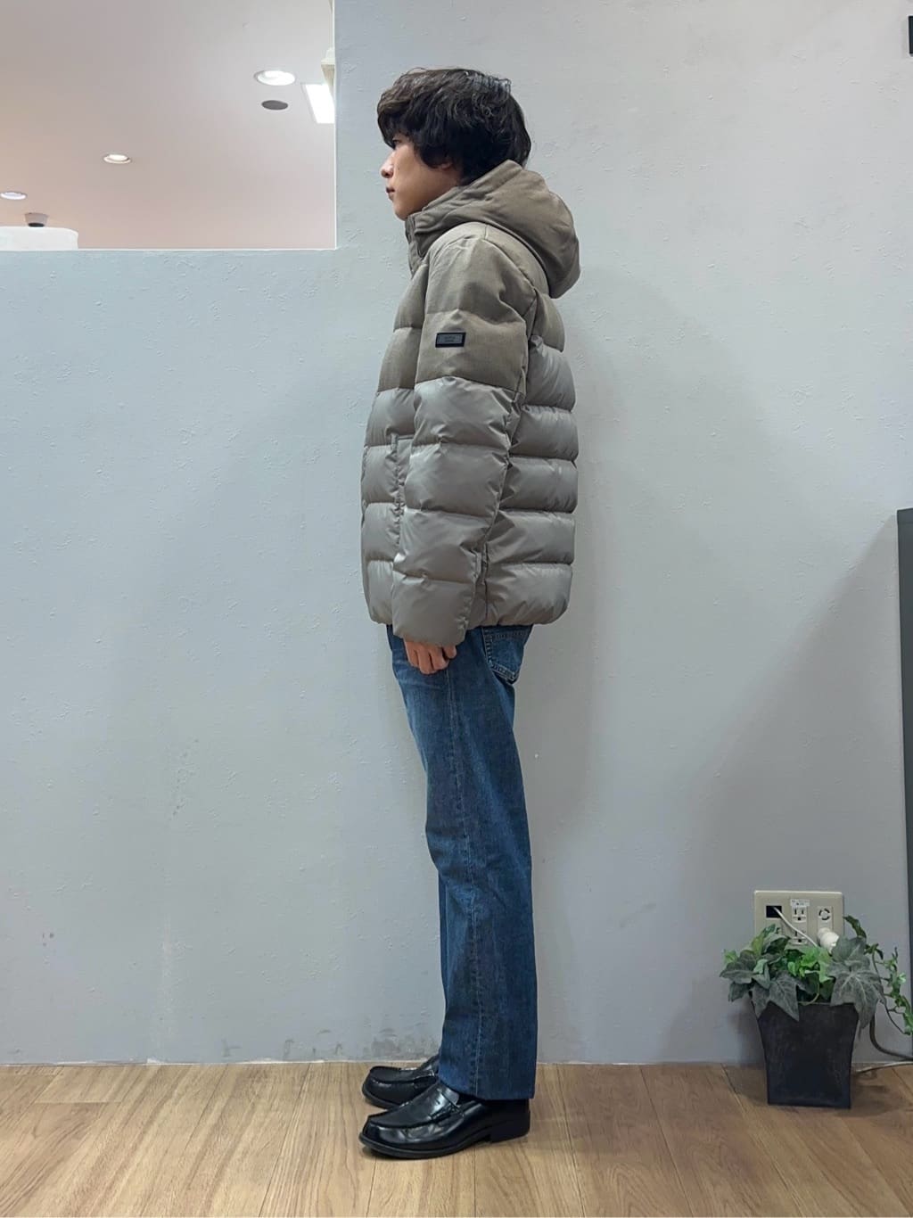 Uさんの「TAKEO KIKUCHI｜【モンスターストレッチ】日本製 ウォッシュド デニムパンツ」を使ったコーディネート