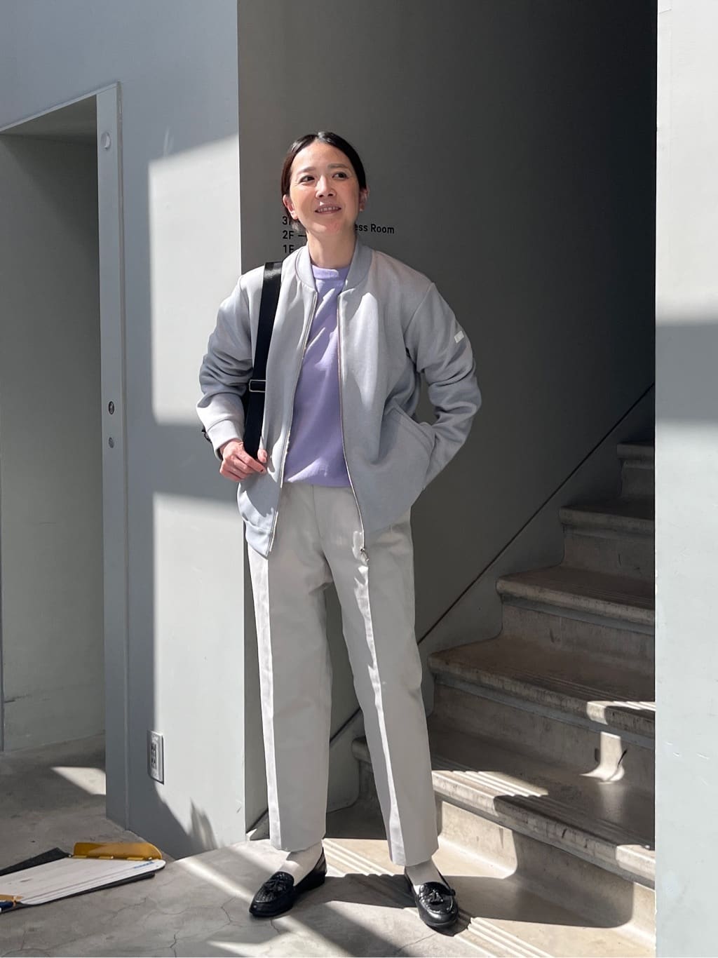 神野（jinno）さんの「TAKEO KIKUCHI｜【多機能・軽量】シャドーライン ボディバッグ」を使ったコーディネート