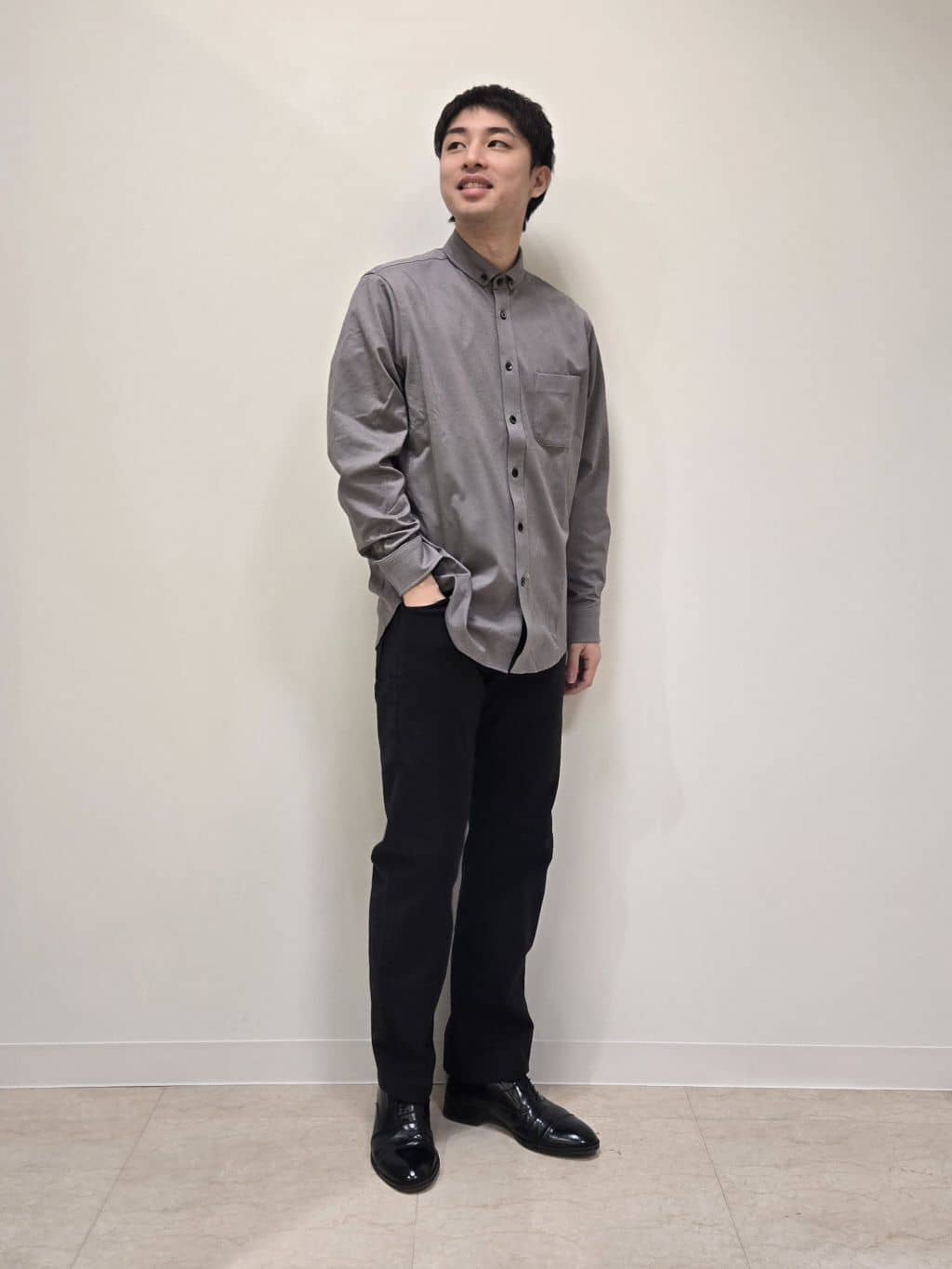 白木駆さんの「TAKEO KIKUCHI｜【Made in JAPAN】播州織 ストレッチ パンツ」を使ったコーディネート