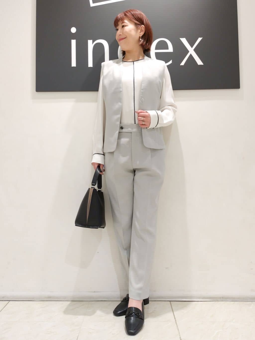 n.さんの「index｜◆【2WAY】バイカラー3層ミドルトートバッグ」を使ったコーディネート