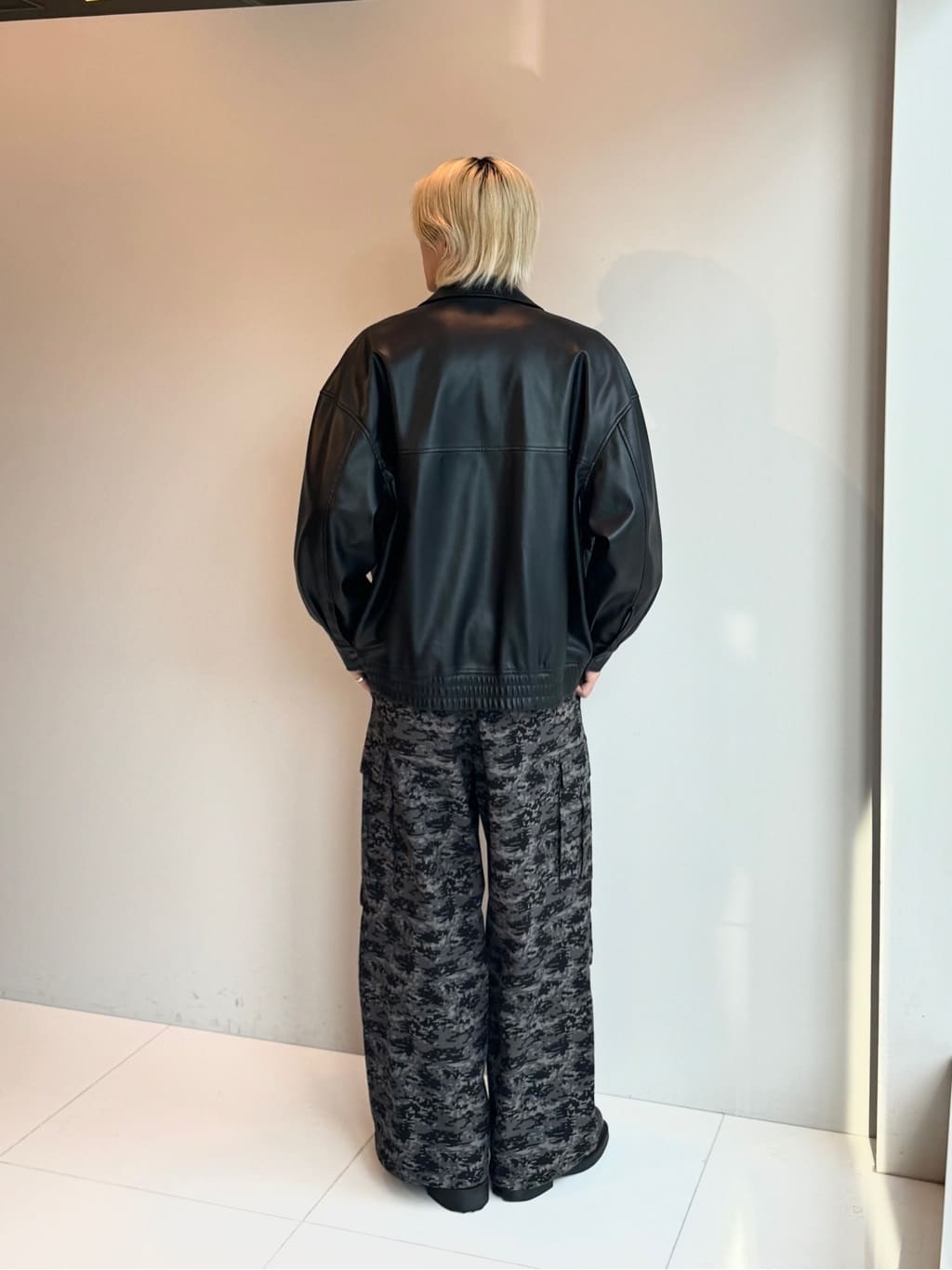 simさんの「tk.TAKEO KIKUCHI｜◆デジカモプリントワイドカーゴパンツ」を使ったコーディネート
