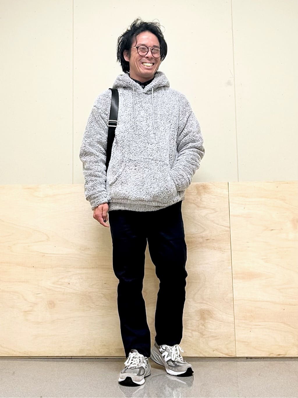 KENJI Iさんの「THE SHOP TK｜サフィアーノ切替えボディバック」を使ったコーディネート