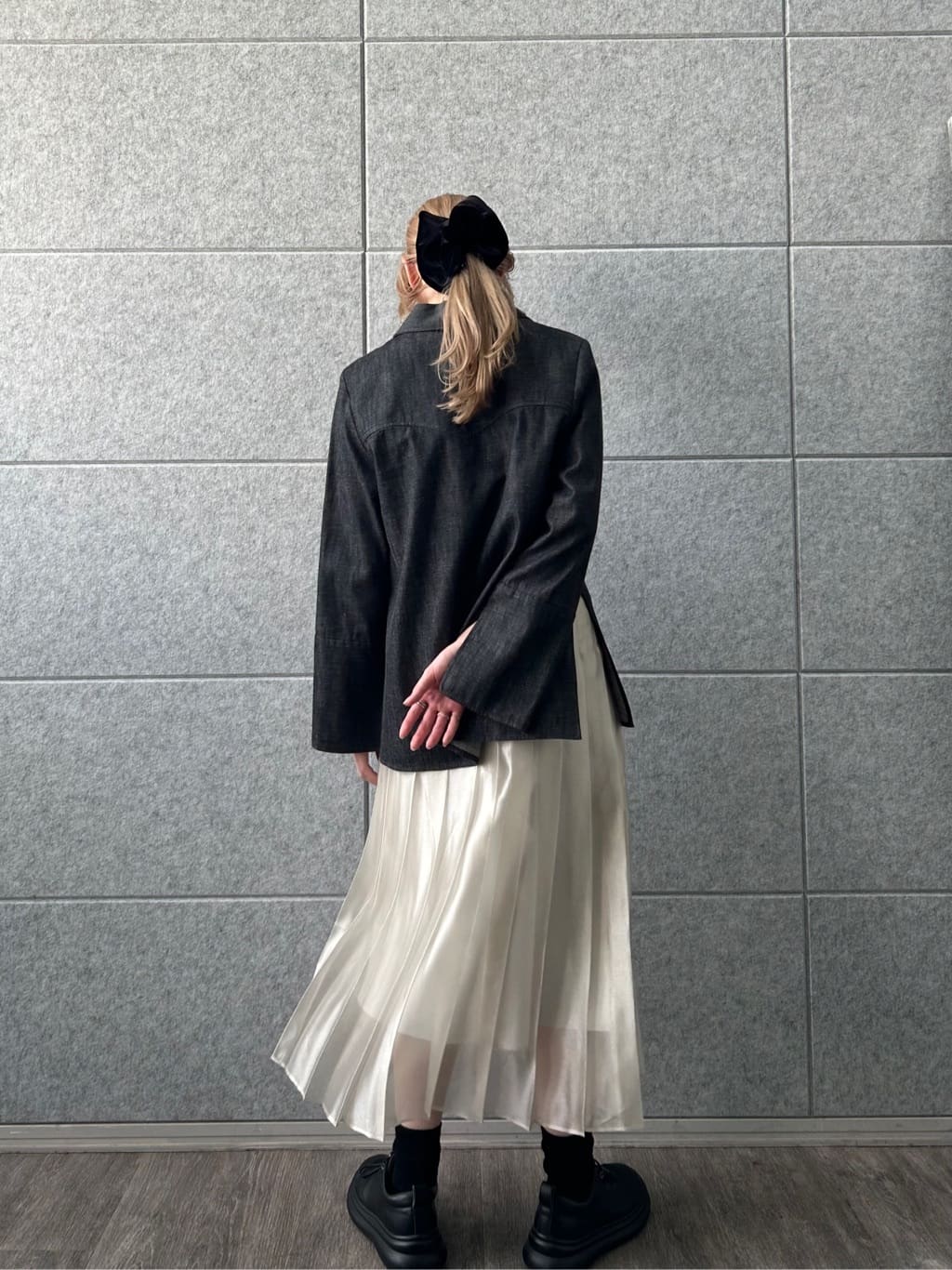 honoka Aさんの「CODE A｜shiny sheer pleated skirt」を使ったコーディネート