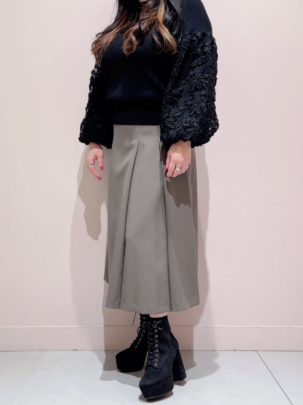 りえさんの「ESPERANZA｜【ラク盛り／ショートブーツ】リピーター続出／脚長美脚　厚底レースアップブーツ」を使ったコーディネート