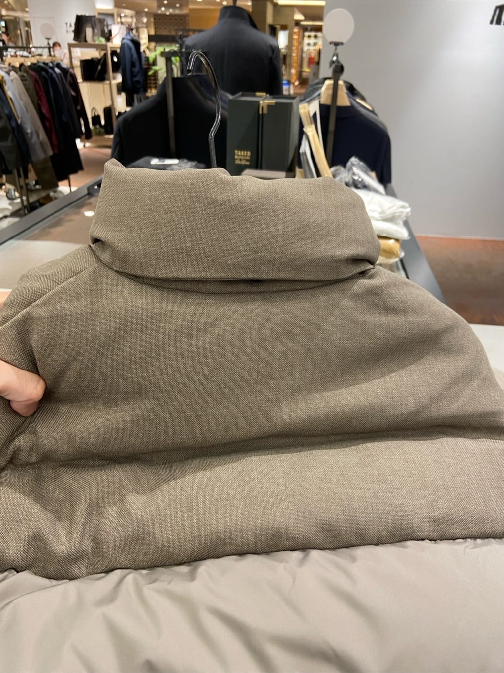 わいずみさんの「TAKEO KIKUCHI｜【Made in JAPAN】播州織 ストレッチ パンツ」を使ったコーディネート