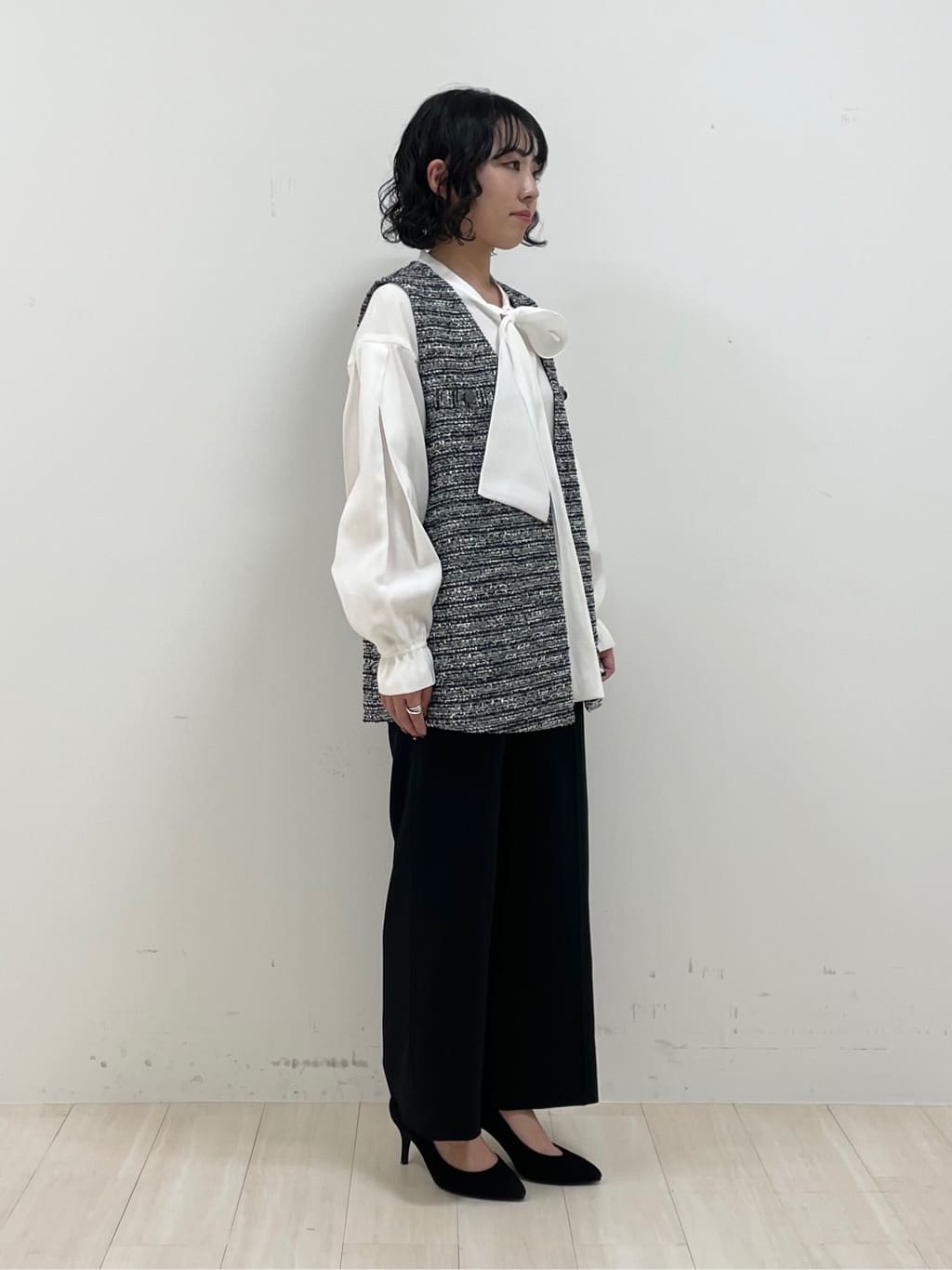 kanaさんの「INDIVI｜◆【2点セット／UVケア】ツイードジレ＆ボウタイブラウス カセット服」を使ったコーディネート
