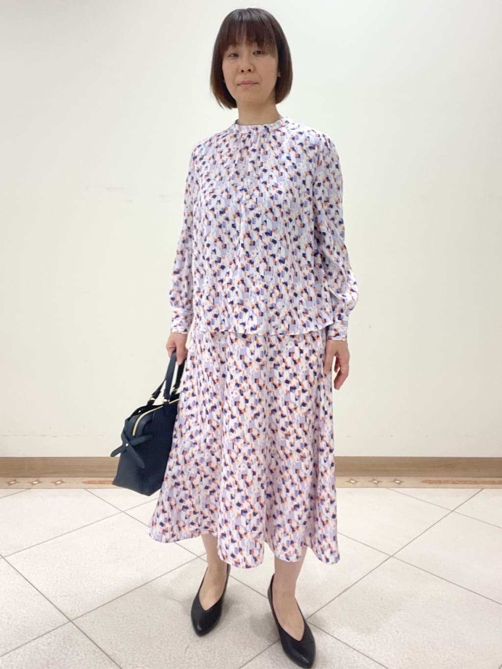 hanaさんの「Reflect｜◆【マシンウォッシュ可／セットアップ可】パフスリーブプリントブラウス」を使ったコーディネート