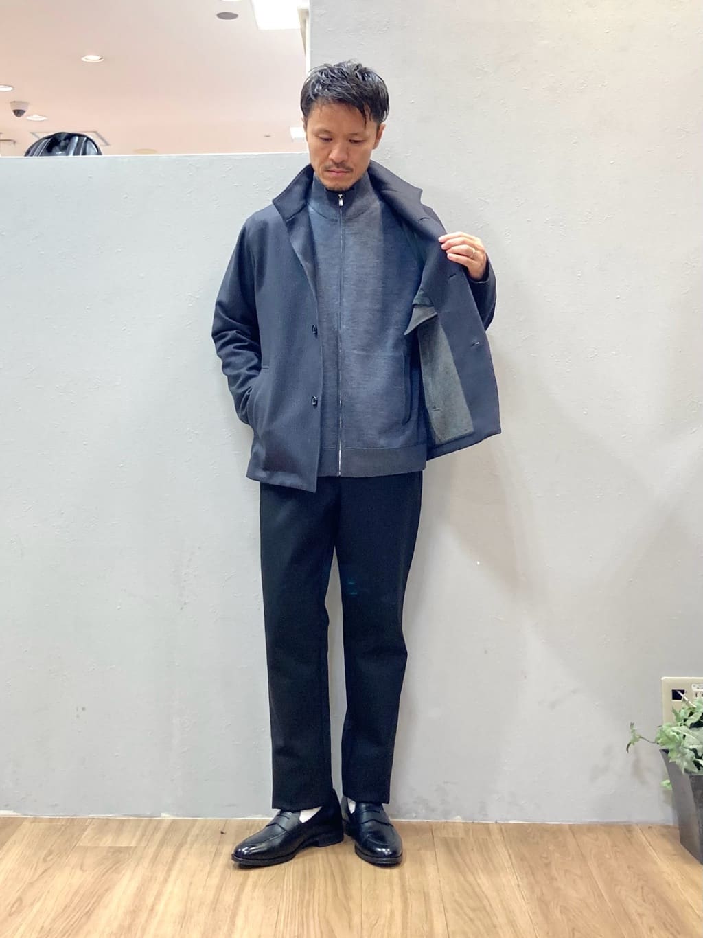 シュンさんの「TAKEO KIKUCHI｜【DOWN FABRIC】ダウンファブリック スタンドカラーブルゾン」を使ったコーディネート