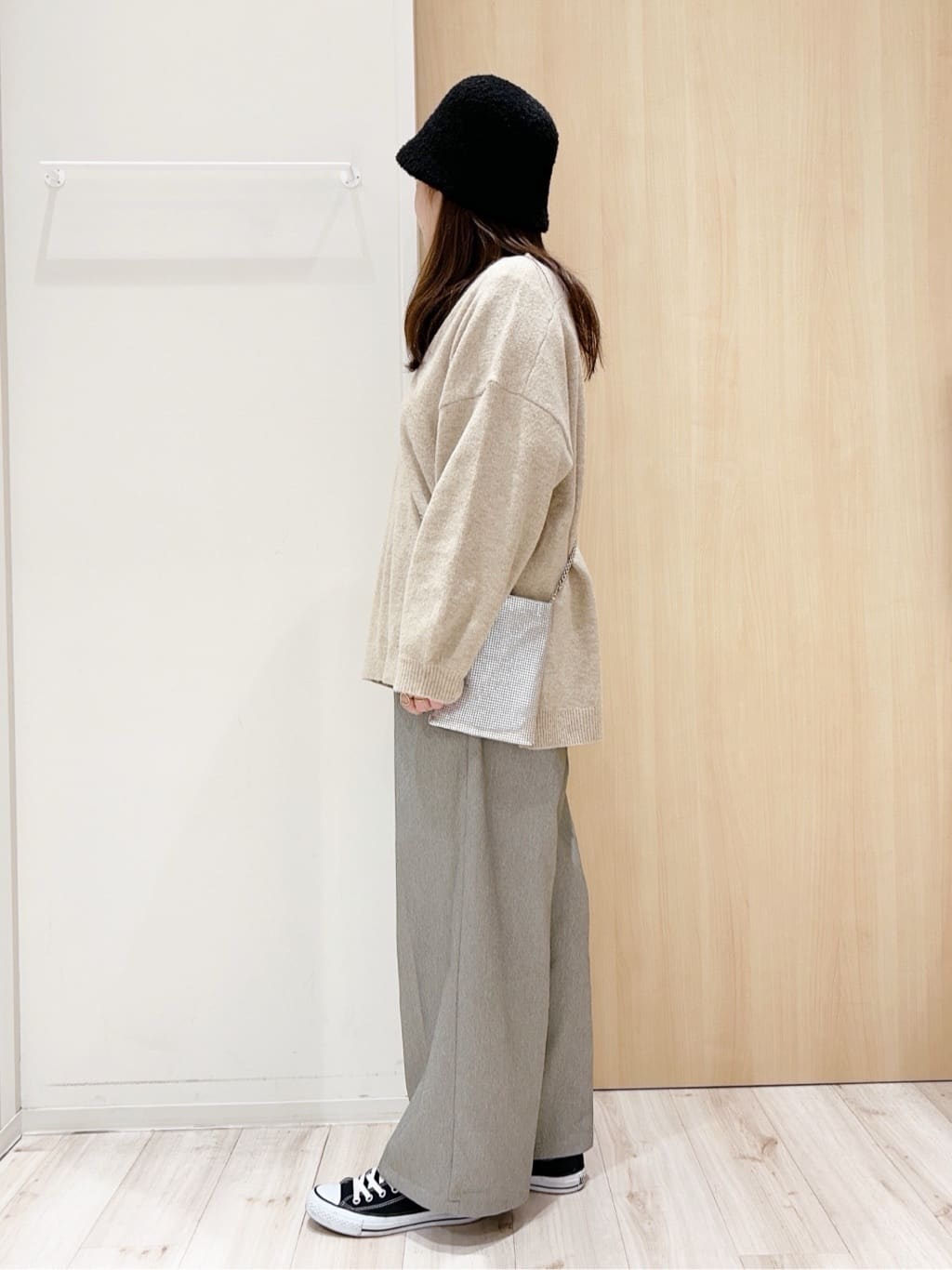 maaaさんの「SHOO･LA･RUE｜◆ふんわりやわらか変形Vネックニット」を使ったコーディネート