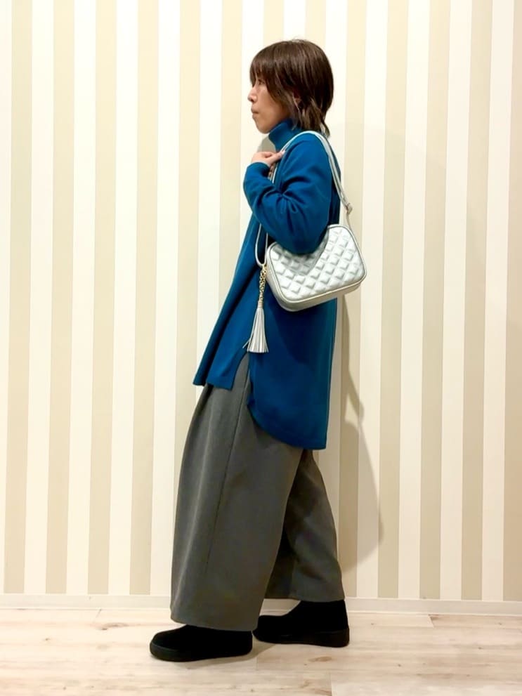 pieceさんの「SHOO･LA･RUE｜◆【洗える/S-LL/体型カバー】もちもちっとしたタッチが心地よい タートルチュニックニット」を使ったコーディネート