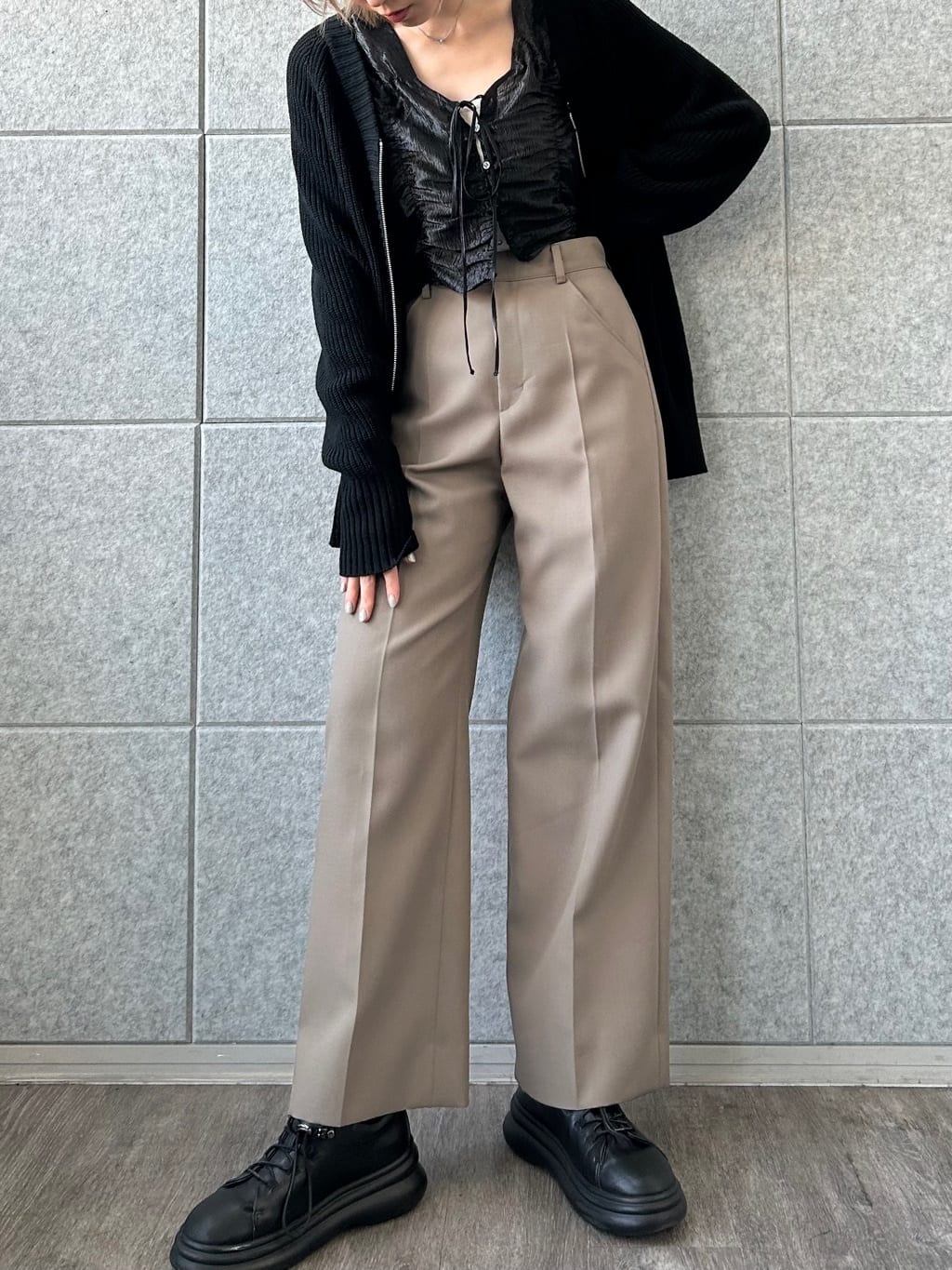 honoka Aさんの「CODE A｜gathered shiny blouse」を使ったコーディネート