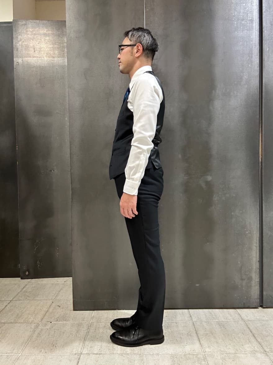 coheyさんの「TAKEO KIKUCHI｜【Three by Three】シャイニーシャークピンヘッド スーツ/3ピース対応可」を使ったコーディネート