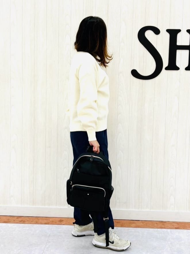 さくみぃさんの「SHOO･LA･RUE｜◆【洗える/S-LL/ちくちくしにくい】大人のための ロゴ入りスウェットライクニット」を使ったコーディネート
