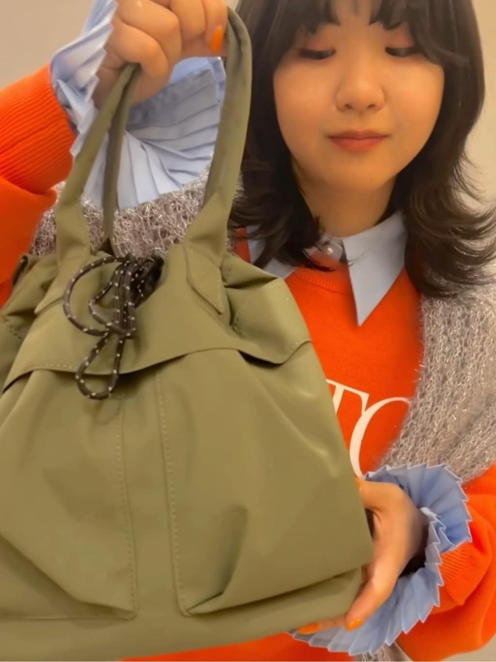 ひらのみさんの「THE SHOP TK｜◆【毛玉になりにくい】ラメメッシュニット/洗える」を使ったコーディネート