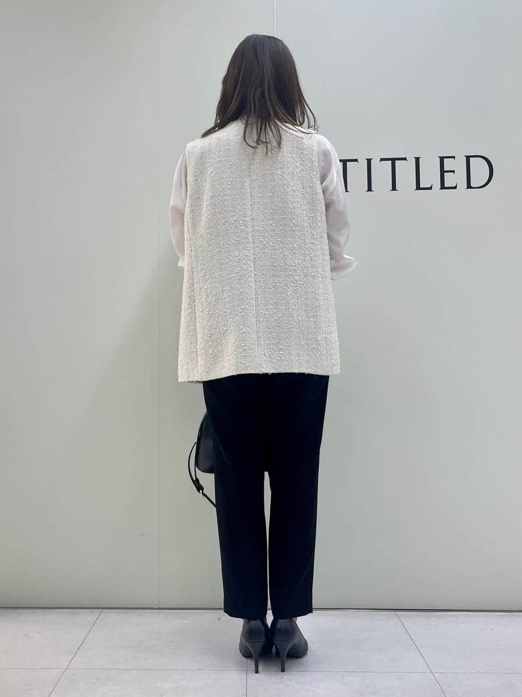 Sakaiさんの「UNTITLED｜◆【光沢感/フリル袖/前開き】バンドカラーギャザーブラウス」を使ったコーディネート