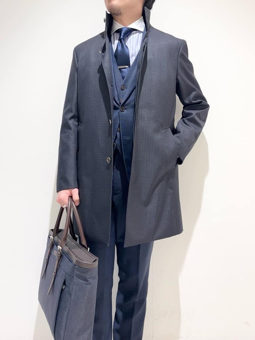 及川さんの「TAKEO KIKUCHI｜【Three by Three】シャイニーシャークピンヘッド スーツ/3ピース対応可」を使ったコーディネート