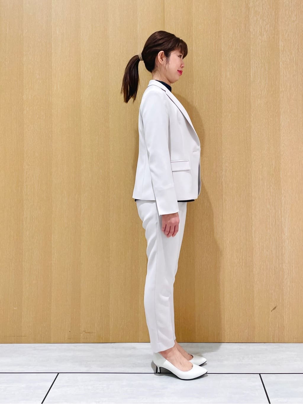 CHISATOさんの「UNTITLED｜◆【通勤スーツ】タックテーパードパンツ」を使ったコーディネート