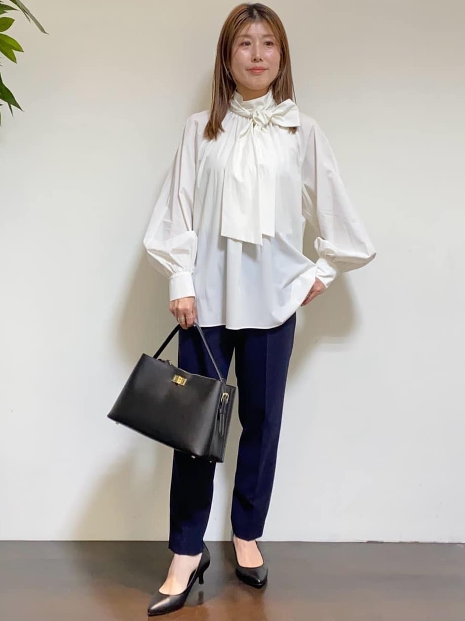 tomoさんの「UNTITLED｜◆【通勤スーツ】タックテーパードパンツ」を使ったコーディネート