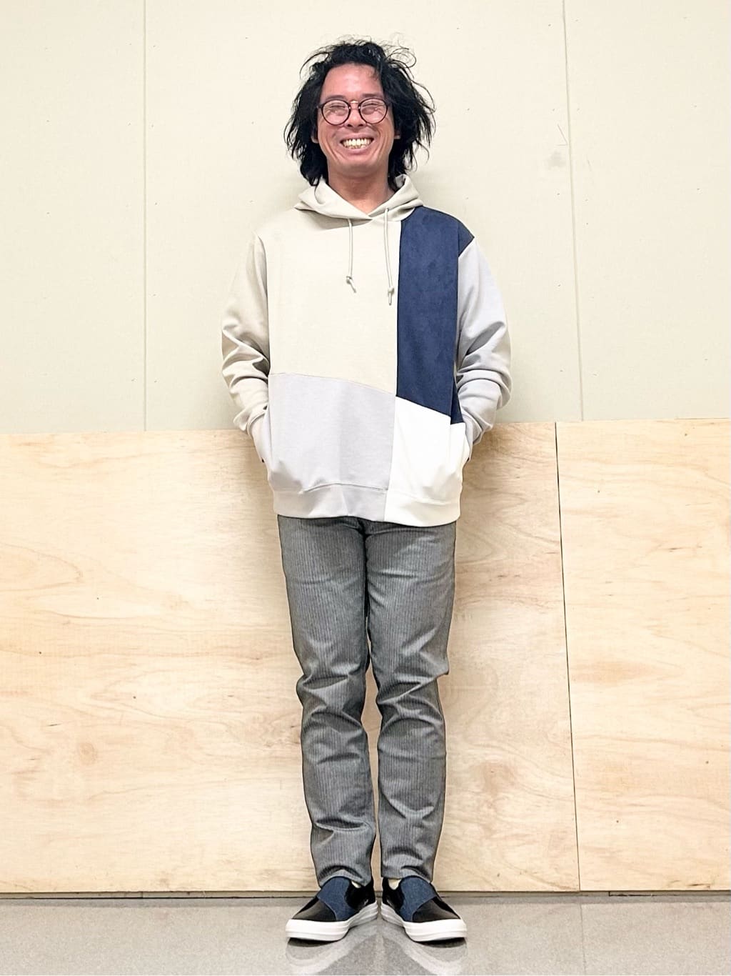 KENJI Iさんの「THE SHOP TK｜【オールシーズン穿ける！】7DAYSストレッチへリンボンパンツ　ON&hArr;OFF兼用」を使ったコーディネート