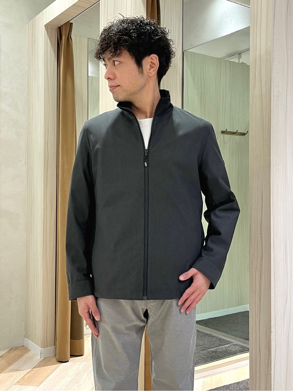 URAさんの「TAKEO KIKUCHI｜【Made in JAPAN】播州織 ストレッチ パンツ」を使ったコーディネート