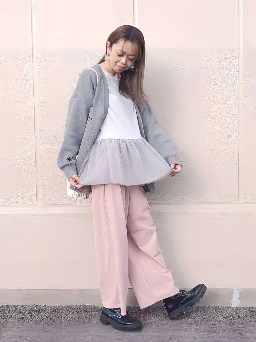 asadaさんの「SHOO･LA･RUE｜◆【S-LL/体型カバー】いつものコーデにプラスワン　裾チュールインナー」を使ったコーディネート