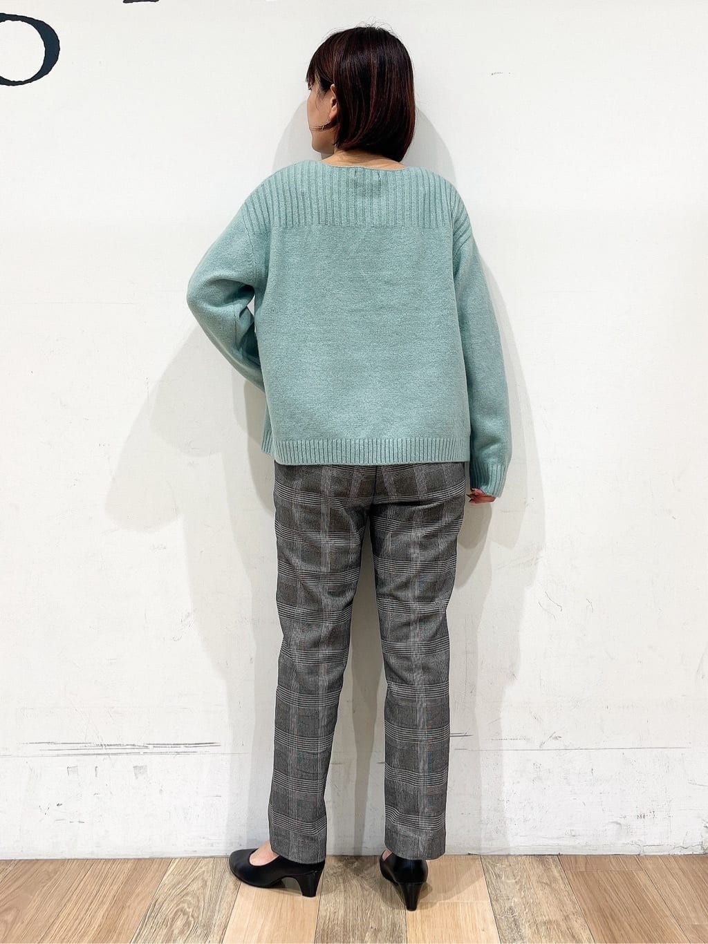 山さんさんの「grove｜【ふわっと心地よい足入れ】やわここち(R)Vカットパンプス」を使ったコーディネート