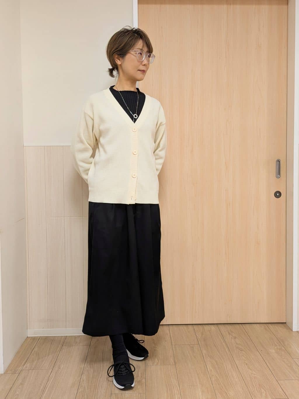 YuAさんの「SHOO･LA･RUE｜◆【洗える/S-LL】ドライタッチが心地よい 畦編みVネックカーディガン」を使ったコーディネート