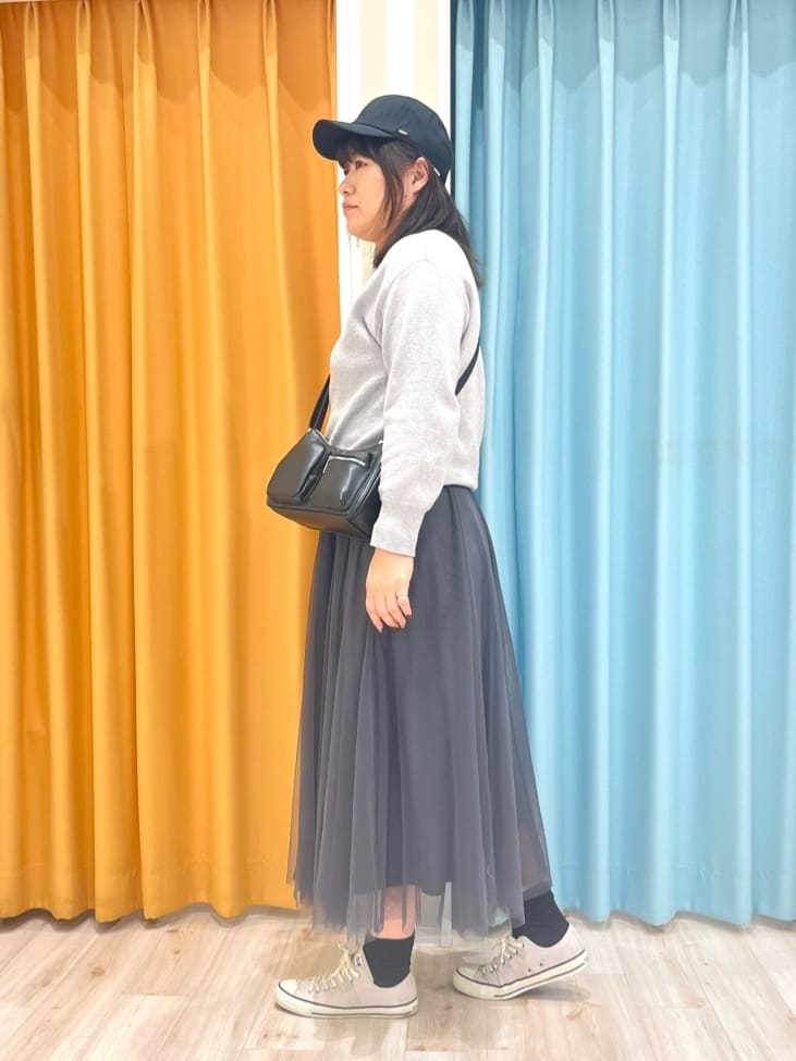 TUMU-TUMUさんの「SHOO･LA･RUE｜◆【洗える/ちくちくしにくい/静電気軽減】スウェットライク ロゴニット」を使ったコーディネート
