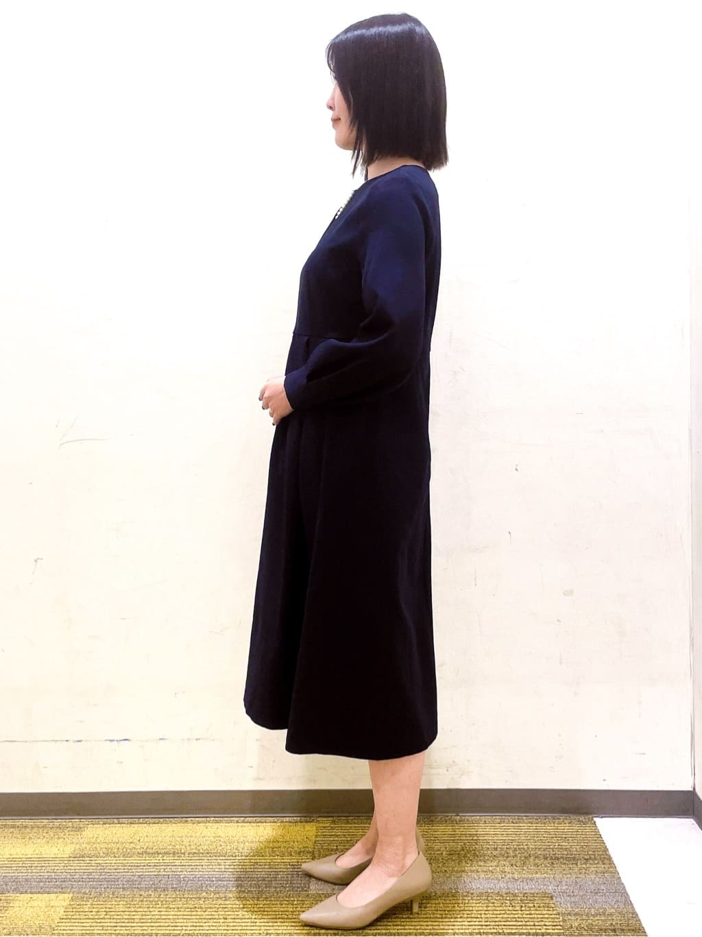 カオハルさんの「index｜◆＜通勤・セレモニー対応＞キーネックパール調フレアワンピース【洗濯機洗い可／イージーアイロン】」を使ったコーディネート