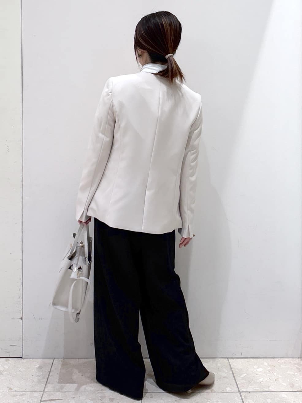 mameさんの「OPAQUE.CLIP｜《通勤／セットアップ対応》Vネックジャケット／ダブルクロス【洗濯機洗い可】」を使ったコーディネート