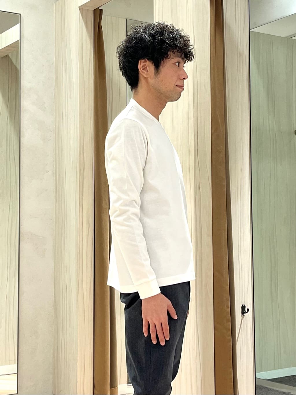URAさんの「TAKEO KIKUCHI｜【Made in JAPAN】播州織 ヘリンボン ストレート パンツ」を使ったコーディネート