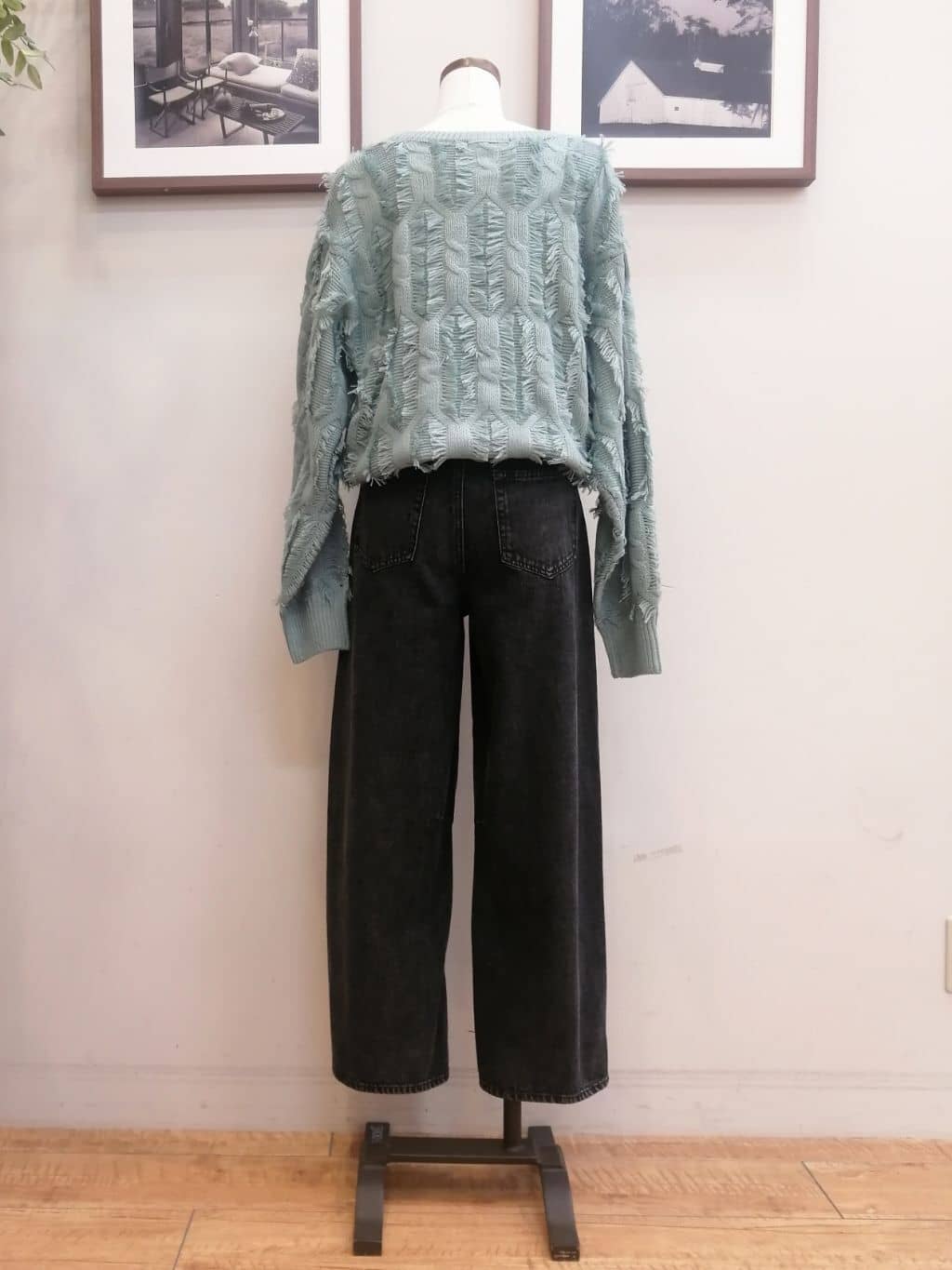maiさんの「SHOO･LA･RUE｜◆【S-LL】一枚で主役級。フリンジが目を惹くゆるニット」を使ったコーディネート