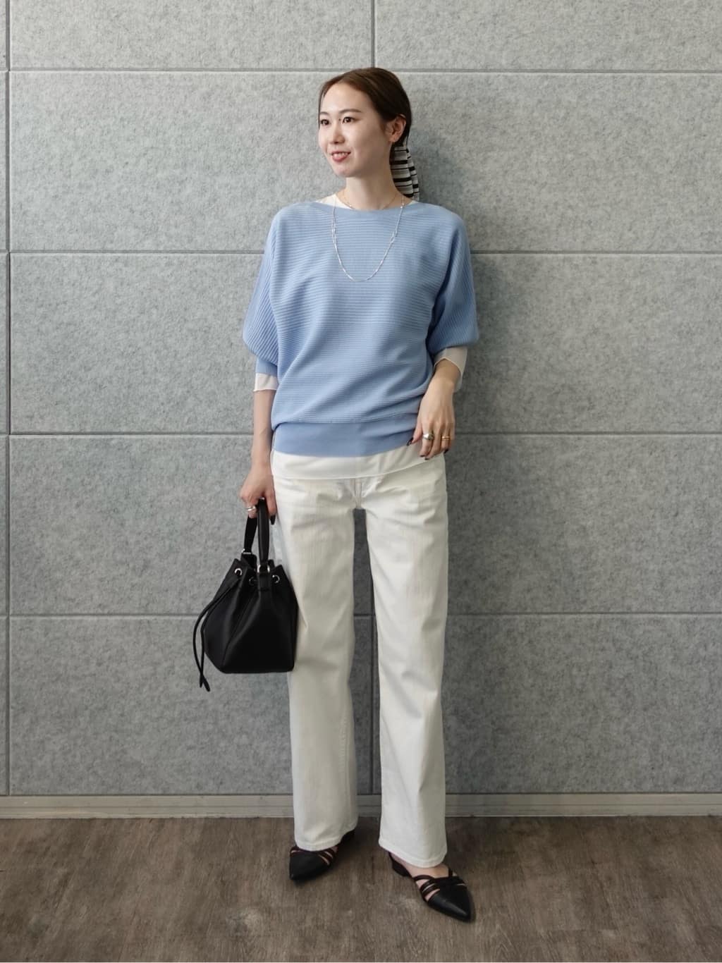 mitsukiさんの「INDIVI｜【褒められデニム】ワイドストレート デニムパンツ」を使ったコーディネート