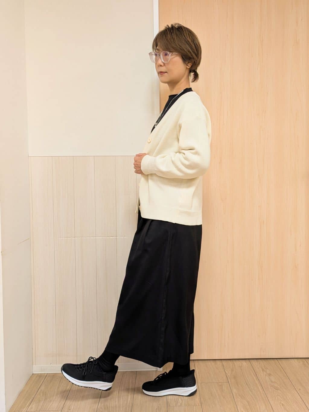 YuAさんの「SHOO･LA･RUE｜◆【洗える/S-LL】ドライタッチが心地よい 畦編みVネックカーディガン」を使ったコーディネート
