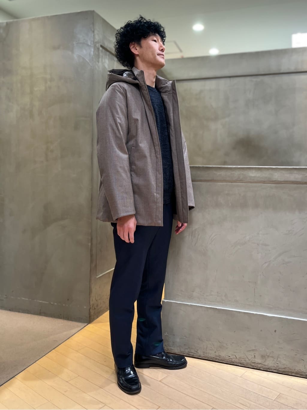 mutoさんの「TAKEO KIKUCHI｜【DOWN FABRIC】ダウンファブリック ドレスパンツ / セットアップ対応」を使ったコーディネート