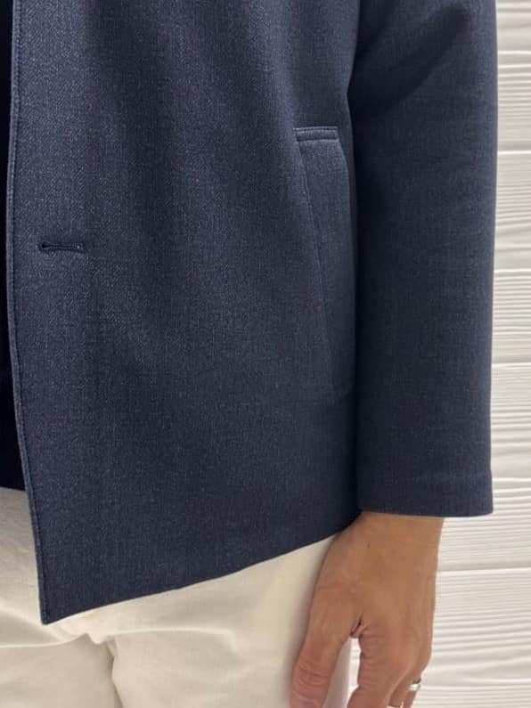井出恭輔さんの「TAKEO KIKUCHI｜【DOWN FABRIC】ダウンファブリック スタンドカラーブルゾン」を使ったコーディネート