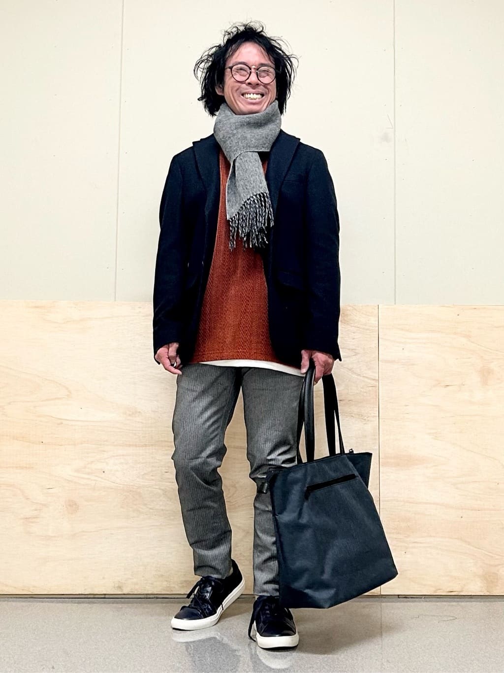 KENJI Iさんの「THE SHOP TK｜【オールシーズン穿ける！】7DAYSストレッチへリンボンパンツ　ON&hArr;OFF兼用」を使ったコーディネート