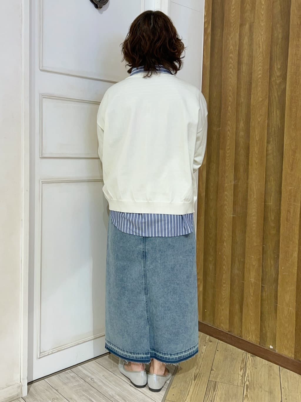 yuriyuriさんの「SHOO･LA･RUE｜◆【洗える/S-LL】インせず着られる もちもちタッチ ボートネックニット」を使ったコーディネート